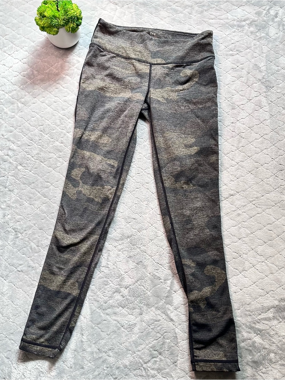 TNA Gray Camo High Rise Yoga Leggings Athletic Workout Pants Size S